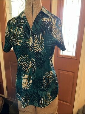 East 5th Teal and White Palm-Print Button-Front Blouse